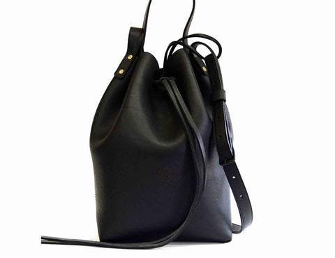 hand-stiched leather bucketbag